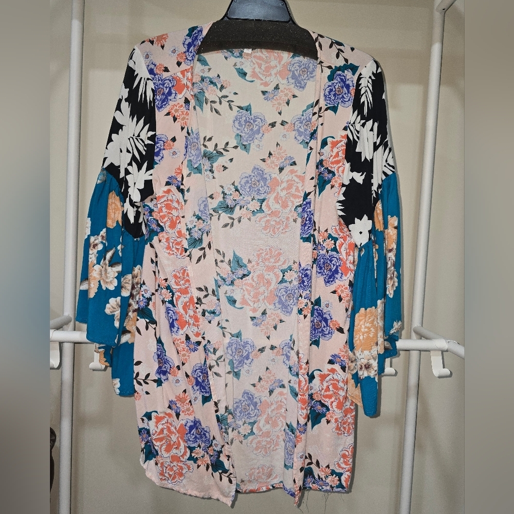 Colorful Floral Kimono. Womens Med